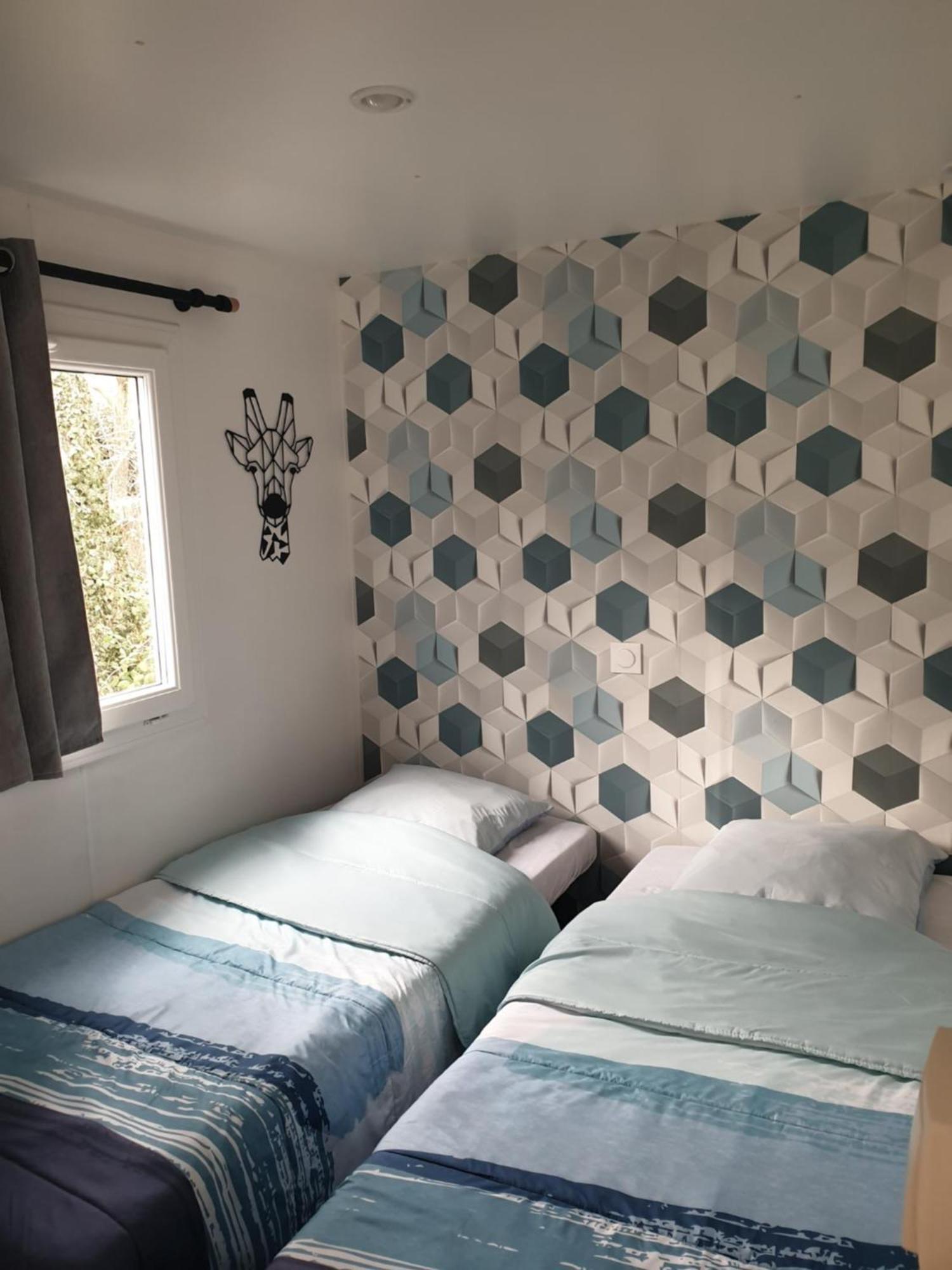 Camping Domaine Des Iscles 라 로크 당 테롱 외부 사진