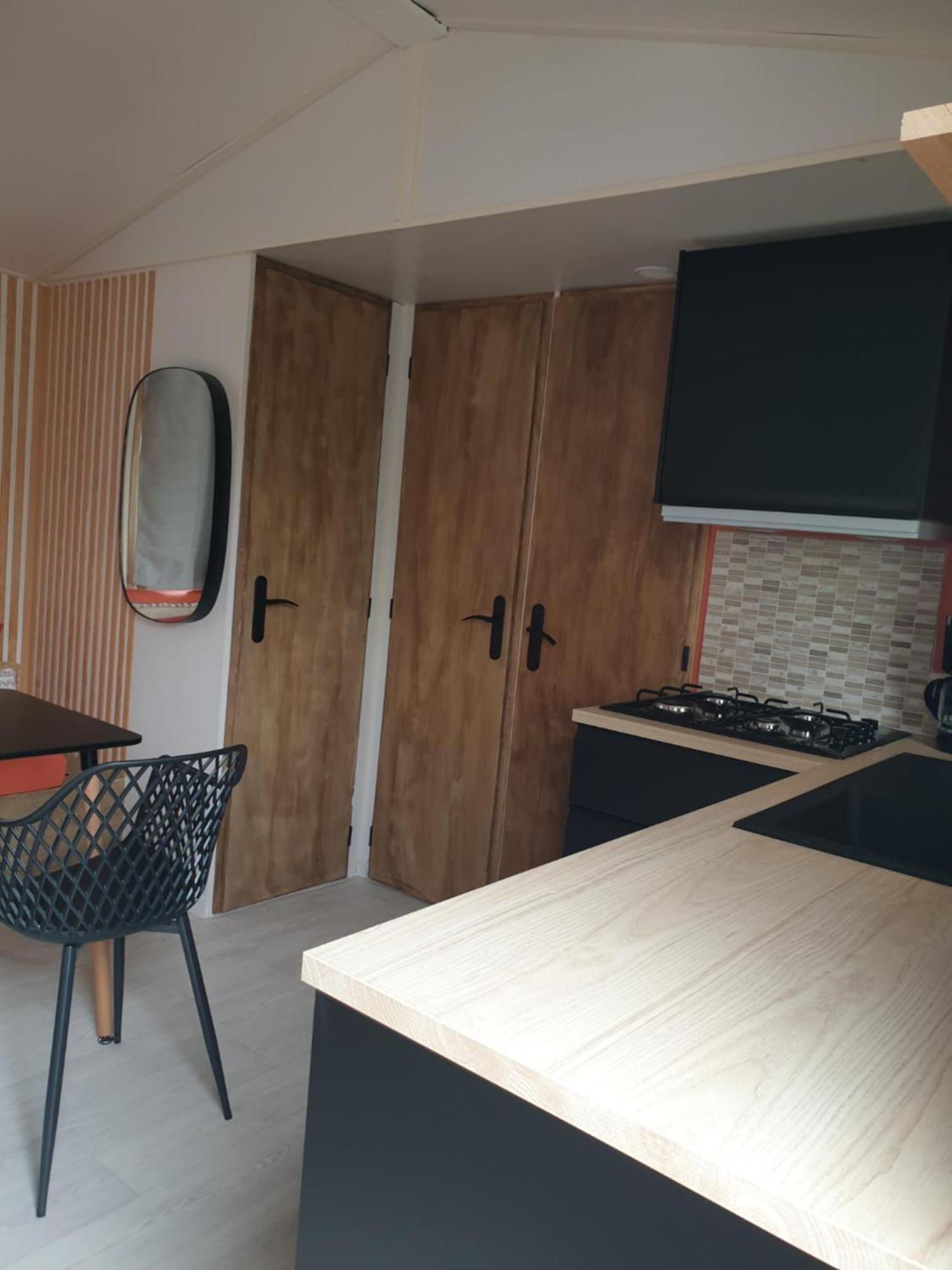Camping Domaine Des Iscles 라 로크 당 테롱 외부 사진